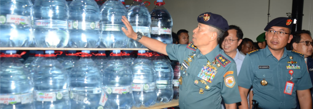 TNI Angkatan Laut Berangkatkan Bantuan Kemanusiaan Berupa Makanan dan Minuman Produk Lokal Indonesia untuk Warga Palestina di Jalur Gaza