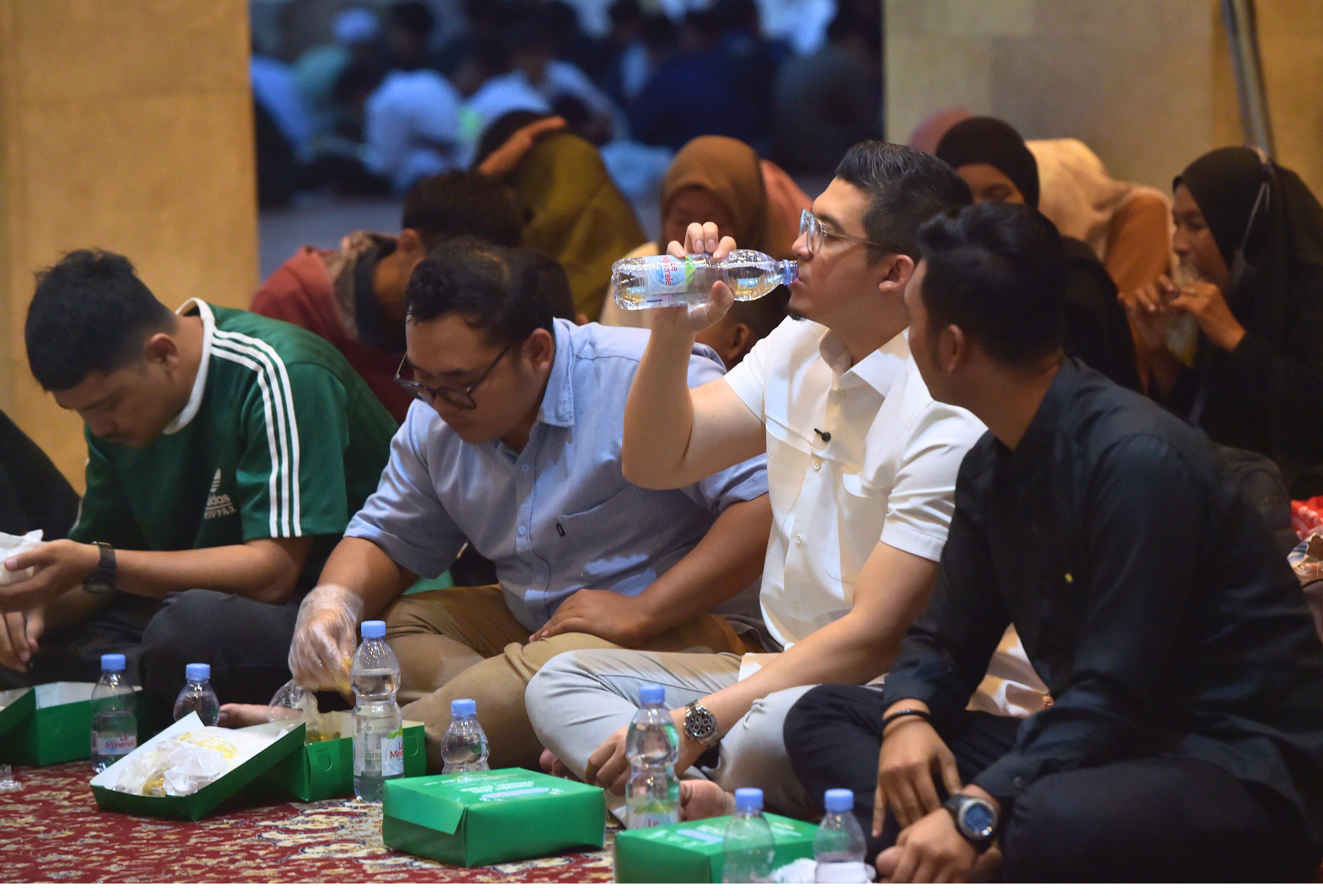 Le Minerale Kembali Berbagi Kebaikan Ramadhan di Masjid Istiqlal, Buktikan Komitmen Sebagai Mitra Jangka Panjang